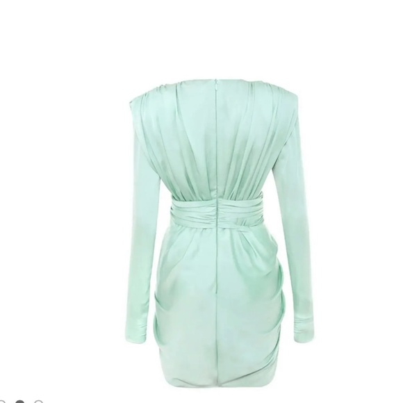 House of CB Green dress with Silky Fabric and Elegant Draping - Picture 2 of 8